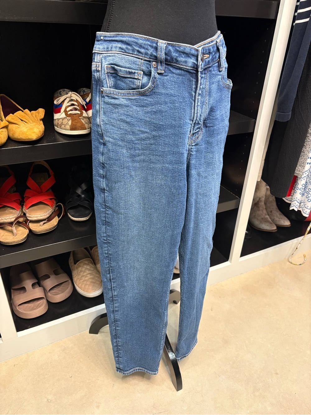 American Eagle Outfitters Stretch Mom Jeans in Medium Blue Wash - Picture 3 of 12